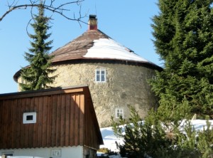 Kulatý dům - zajímavosti v okolí Horní Polubný